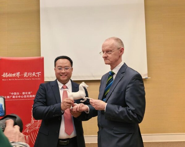 新华丝路：德化携